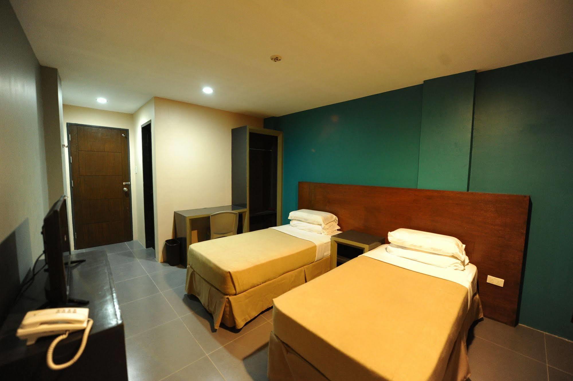 Urban Living Zen Hotel Davao City Exteriör bild