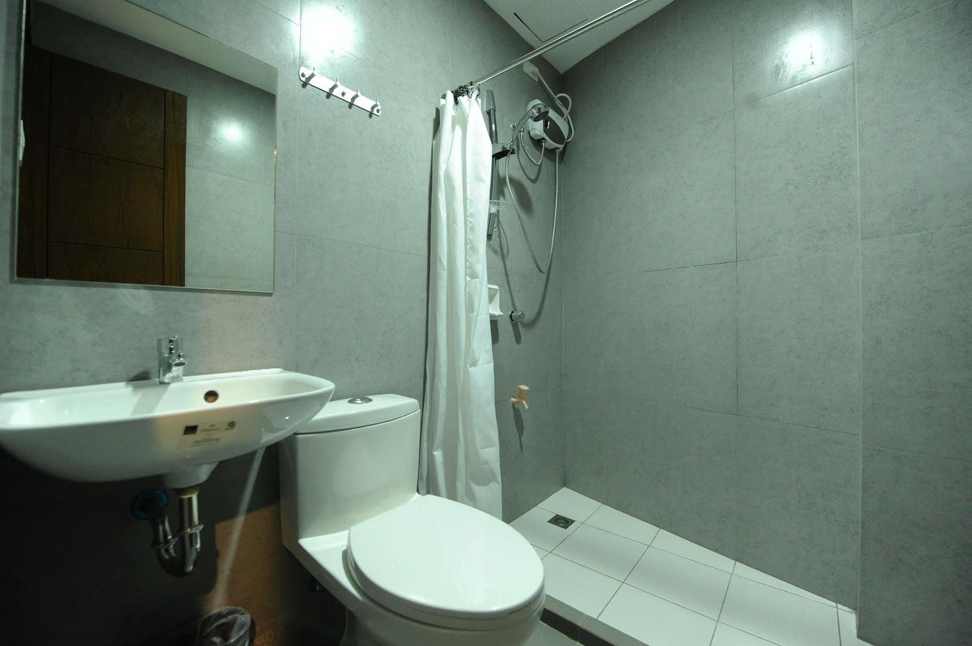 Urban Living Zen Hotel Davao City Exteriör bild