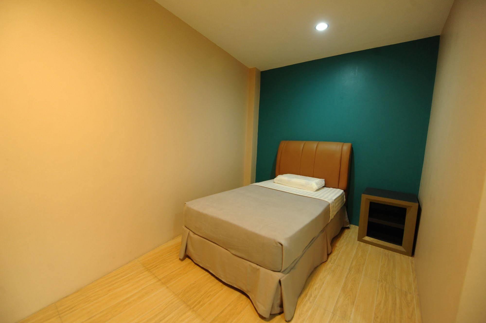 Urban Living Zen Hotel Davao City Exteriör bild