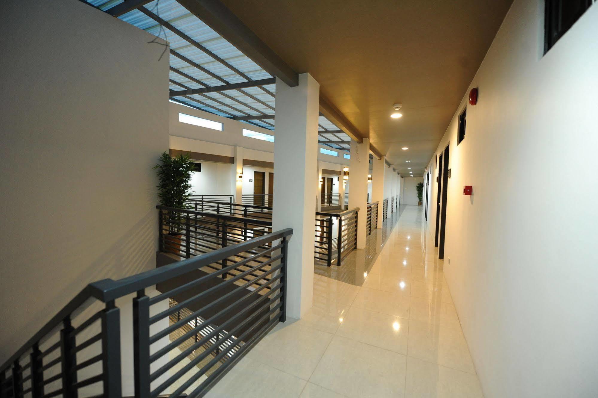 Urban Living Zen Hotel Davao City Exteriör bild